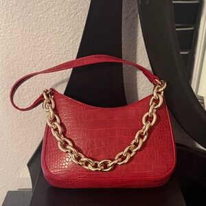 Elegant Red Croc-Embossed Handbag with Gold Chain
